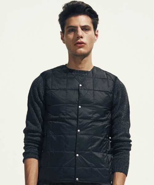 TAION（タイオン）の「TAION V NECK BUTTON DOWN VEST (TAION-001)（ダウンベスト・メンズ・ブラック/ネイビー/グレー・SMALL/MEDIUM/LARGE/X-LARGE/XX-LARGE）」の20枚目の写真