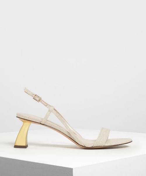 CHARLES & KEITH(チャールズ & キース)の「スカルプチャーヒール サンダル / Sculptural Heel Strappy Sandals(サンダル・レディース・ブラック/バーガンディー/ライトベージュ・22cm/22.5cm/23cm/23.5cm/24.5cm/25cm)」の3枚目の写真