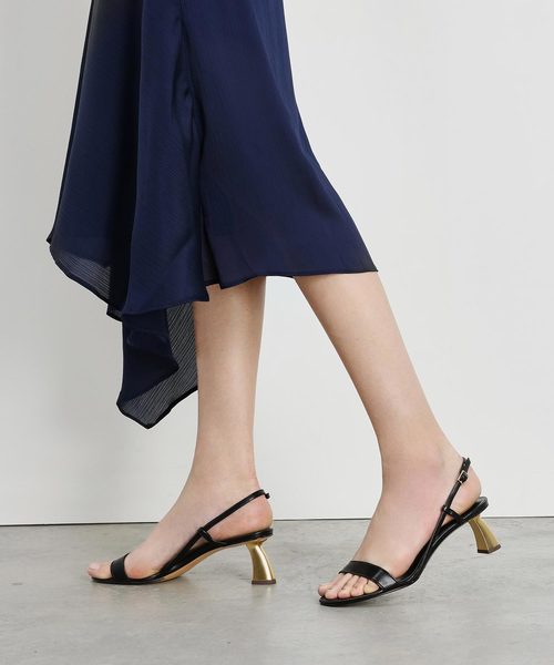 CHARLES & KEITH(チャールズ & キース)の「スカルプチャーヒール サンダル / Sculptural Heel Strappy Sandals(サンダル・レディース・ブラック/バーガンディー/ライトベージュ・22cm/22.5cm/23cm/23.5cm/24.5cm/25cm)」の4枚目の写真