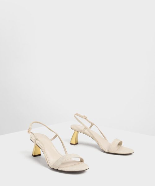 CHARLES & KEITH(チャールズ & キース)の「スカルプチャーヒール サンダル / Sculptural Heel Strappy Sandals(サンダル・レディース・ブラック/バーガンディー/ライトベージュ・22cm/22.5cm/23cm/23.5cm/24.5cm/25cm)」の11枚目の写真