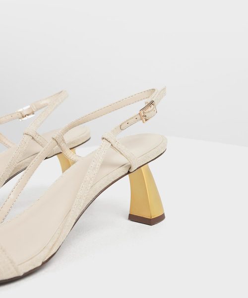 CHARLES & KEITH(チャールズ & キース)の「スカルプチャーヒール サンダル / Sculptural Heel Strappy Sandals(サンダル・レディース・ブラック/バーガンディー/ライトベージュ・22cm/22.5cm/23cm/23.5cm/24.5cm/25cm)」の13枚目の写真