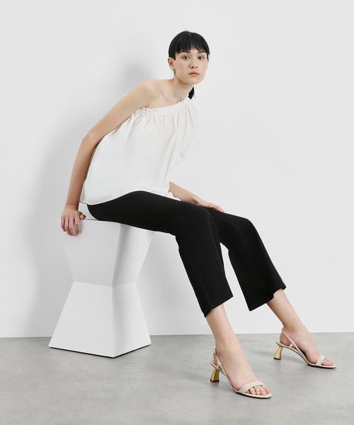 CHARLES & KEITH(チャールズ & キース)の「スカルプチャーヒール サンダル / Sculptural Heel Strappy Sandals(サンダル・レディース・ブラック/バーガンディー/ライトベージュ・22cm/22.5cm/23cm/23.5cm/24.5cm/25cm)」の14枚目の写真