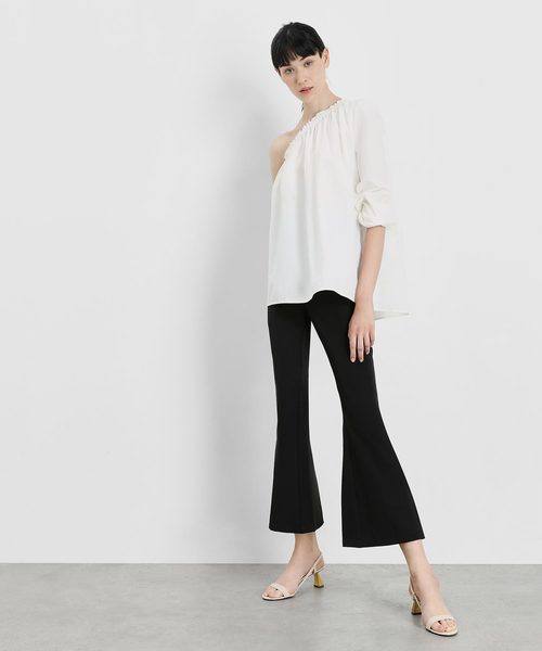 CHARLES & KEITH(チャールズ & キース)の「スカルプチャーヒール サンダル / Sculptural Heel Strappy Sandals(サンダル・レディース・ブラック/バーガンディー/ライトベージュ・22cm/22.5cm/23cm/23.5cm/24.5cm/25cm)」の15枚目の写真