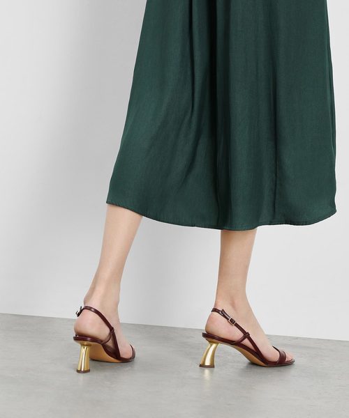 CHARLES & KEITH(チャールズ & キース)の「スカルプチャーヒール サンダル / Sculptural Heel Strappy Sandals(サンダル・レディース・ブラック/バーガンディー/ライトベージュ・22cm/22.5cm/23cm/23.5cm/24.5cm/25cm)」の16枚目の写真