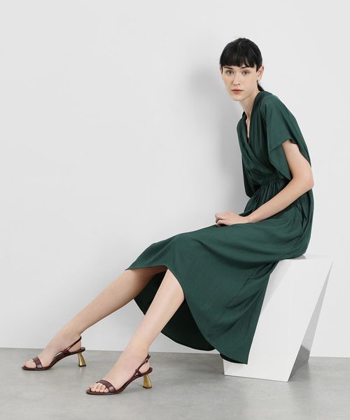 CHARLES & KEITH(チャールズ & キース)の「スカルプチャーヒール サンダル / Sculptural Heel Strappy Sandals(サンダル・レディース・ブラック/バーガンディー/ライトベージュ・22cm/22.5cm/23cm/23.5cm/24.5cm/25cm)」の20枚目の写真