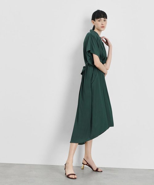 CHARLES & KEITH(チャールズ & キース)の「スカルプチャーヒール サンダル / Sculptural Heel Strappy Sandals(サンダル・レディース・ブラック/バーガンディー/ライトベージュ・22cm/22.5cm/23cm/23.5cm/24.5cm/25cm)」の21枚目の写真