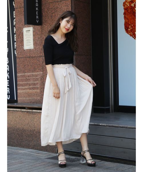 dazzlin（ダズリン）の「プリーツロングスカート（スカート・レディース・アイボリー/ブルー/ネイビー/ブラウン/ベージュ・FREE）」の6枚目の写真