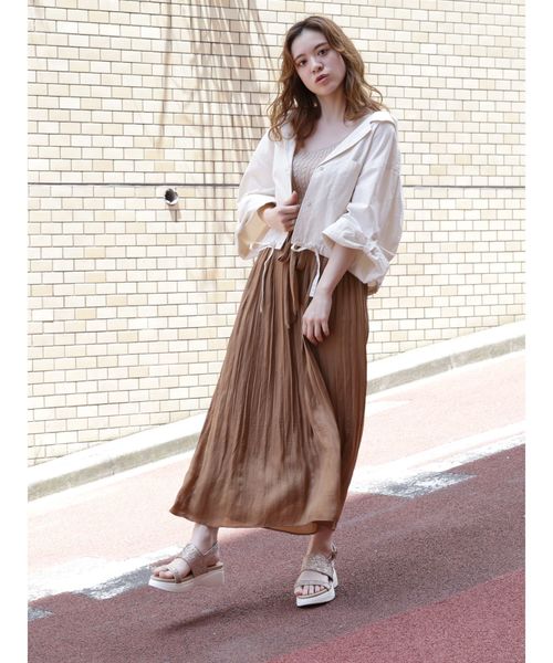 dazzlin（ダズリン）の「プリーツロングスカート（スカート・レディース・アイボリー/ブルー/ネイビー/ブラウン/ベージュ・FREE）」の7枚目の写真