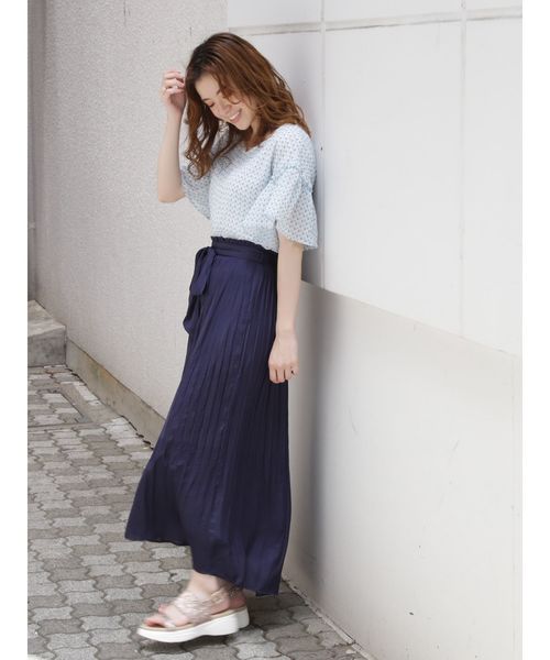 dazzlin（ダズリン）の「プリーツロングスカート（スカート・レディース・アイボリー/ブルー/ネイビー/ブラウン/ベージュ・FREE）」の21枚目の写真