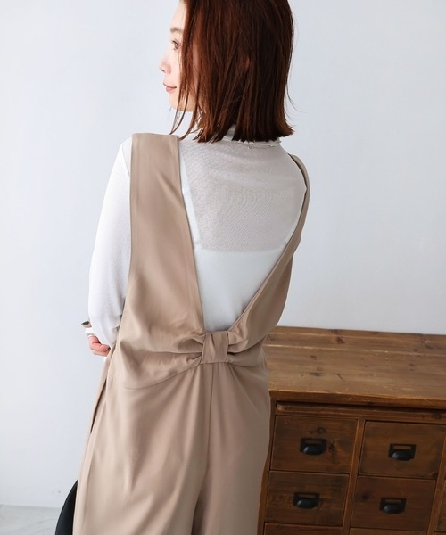 andme(アンドミー)の「とろみ素材バックリボンサロペット(サロペット/オーバーオール・レディース・ブラック/ベージュ/ネイビー/カーキ/グレー系その他/グリーン/モカ/アイボリー・M/L/S)」の18枚目の写真