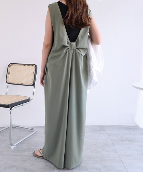 andme(アンドミー)の「とろみ素材バックリボンサロペット(サロペット/オーバーオール・レディース・ブラック/ベージュ/ネイビー/カーキ/グレー系その他/グリーン/モカ/アイボリー・M/L/S)」の12枚目の写真