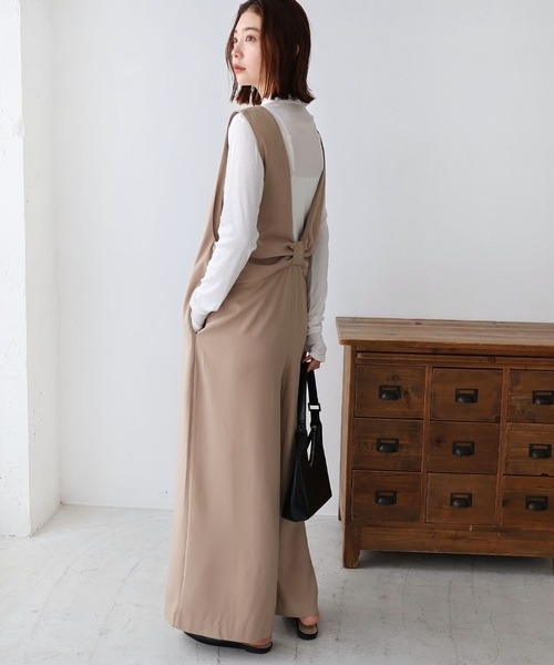 andme(アンドミー)の「とろみ素材バックリボンサロペット(サロペット/オーバーオール・レディース・ブラック/ベージュ/ネイビー/カーキ/グレー系その他/グリーン/モカ/アイボリー・M/L/S)」の10枚目の写真