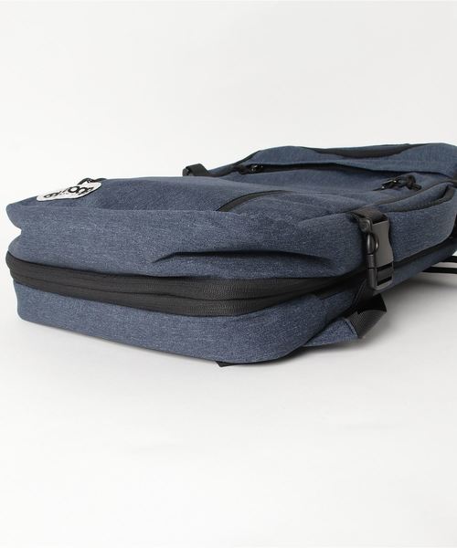 OUTDOOR PRODUCTS(アウトドアプロダクツ)の「TRAVEL BACKPACK バックパック(バックパック/リュック・メンズ・チャコールグレー/ベージュ/インディゴブルー/ブラック・FREE)」の7枚目の写真