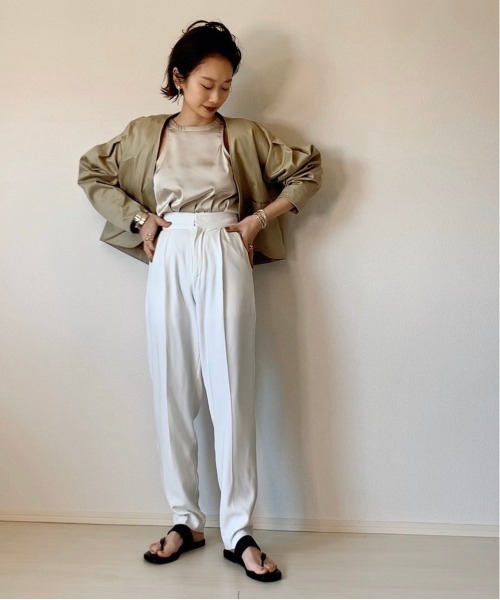 LHELBIE(レルビエ)の「【tomoka×LHELBIEコラボ】ハイウエストソフトテーパードパンツ WEB限定(その他パンツ・レディース・オフホワイト/イエロー/グリーン/ブラック・M)」の2枚目の写真
