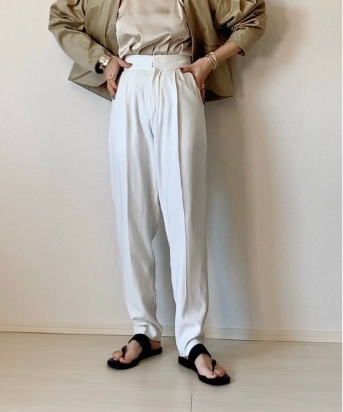 LHELBIE(レルビエ)の「【tomoka×LHELBIEコラボ】ハイウエストソフトテーパードパンツ WEB限定(その他パンツ・レディース・オフホワイト/イエロー/グリーン/ブラック・M)」の11枚目の写真