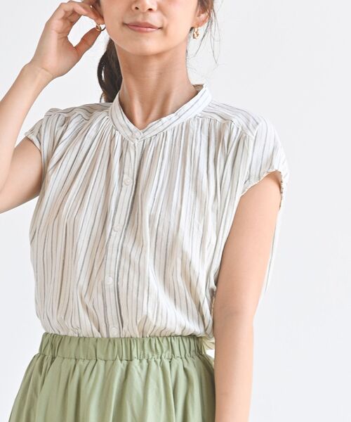 rps(アールピーエス)の「コットンボイルフレンチスリーブブラウス(シャツ/ブラウス・レディース・カーキ/オフホワイト/ストライプ/チェック/ベージュ/ブラック/ブラック系その他2/ホワイト系その他2/ブラック系その他3・M)」の2枚目の写真