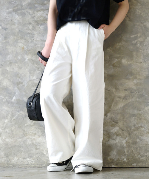 zootie（ズーティー）の「コットンツイル ハイウエストタックワイドパンツ（その他パンツ・レディース・ブラック/キャメル/オフホワイト/カーキ/グレイッシュベージュ/ホワイト/ベージュ/カーキオリーブ/ブラック系その他・M/L）」の2枚目の写真