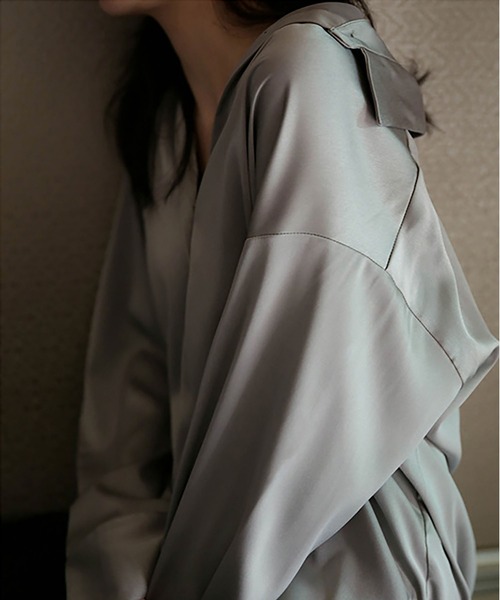 MAISON DE THERESE(メゾン ド テレーズ)の「サテン無地長袖シャツ(シャツ/ブラウス・レディース・ホワイト/ネイビー/グレー/ベージュ・L/M/S/XL)」の14枚目の写真