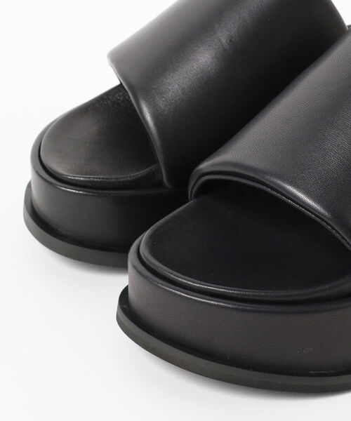 Ray BEAMS(レイビームス)の「GIULIA TADDEUCCI / プラットフォーム サンダル(サンダル・レディース・ブラック/ベージュ・38/39/36/37)」の3枚目の写真