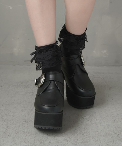 SPINNS（スピンズ）の「フリルリボンレースソックス（ソックス/靴下・レディース・ホワイト×ブラック/ホワイト×ホワイト/ブラック×ブラック・ONESIZE）」の3枚目の写真