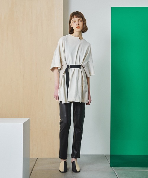 UNITED TOKYO（ユナイテッドトウキョウ）の「アシメネックビックTシャツ（Tシャツ/カットソー・レディース・ホワイト/ブラック/カーキ/オフホワイト・0/FREE）」の5枚目の写真