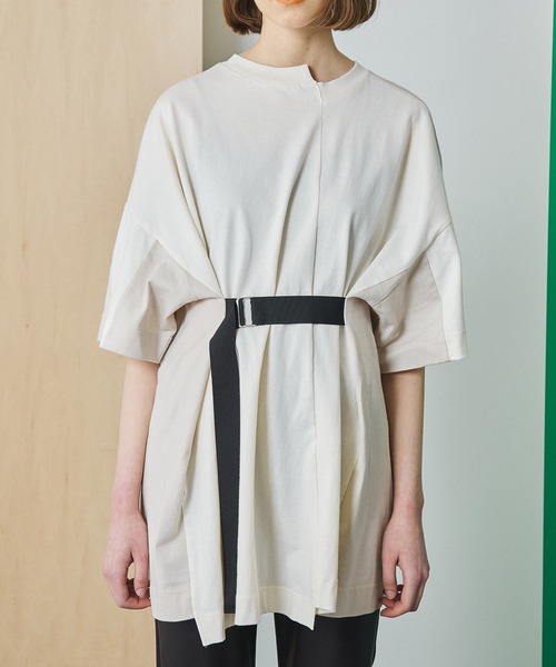 UNITED TOKYO（ユナイテッドトウキョウ）の「アシメネックビックTシャツ（Tシャツ/カットソー・レディース・ホワイト/ブラック/カーキ/オフホワイト・0/FREE）」の10枚目の写真