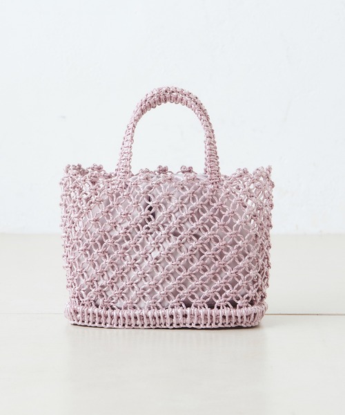 one after another NICE CLAUP（ワンアフターアナザーナイスクラップ）の「巾着セットきらきら編みバッグ（ハンドバッグ・レディース・アイボリー/ラベンダー・FREE）」の6枚目の写真