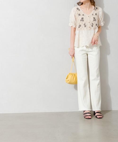 SpRay（スプレイ）の「刺繍スカラップブラウス（シャツ/ブラウス・レディース・ベージュ/オフホワイト・FREE）」の4枚目の写真