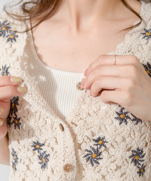 SpRay（スプレイ）の「刺繍スカラップブラウス（シャツ/ブラウス・レディース・ベージュ/オフホワイト・FREE）」の6枚目の写真