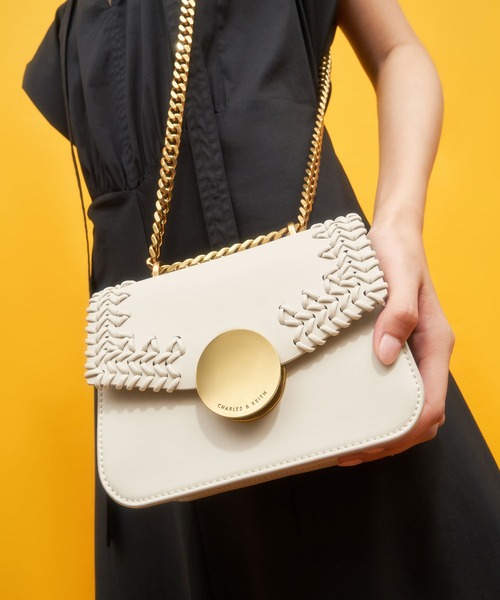 CHARLES & KEITH(チャールズ & キース)の「ウーブンダブルチェーン ハンドルバッグ / Woven Double Chain Handle Bag(ショルダーバッグ・レディース・セージグリーン/ホワイト系その他/チョコ・S)」の6枚目の写真