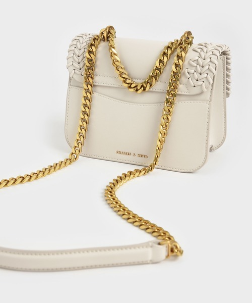 CHARLES & KEITH(チャールズ & キース)の「ウーブンダブルチェーン ハンドルバッグ / Woven Double Chain Handle Bag(ショルダーバッグ・レディース・セージグリーン/ホワイト系その他/チョコ・S)」の7枚目の写真