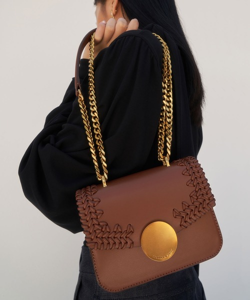 CHARLES & KEITH(チャールズ & キース)の「ウーブンダブルチェーン ハンドルバッグ / Woven Double Chain Handle Bag(ショルダーバッグ・レディース・セージグリーン/ホワイト系その他/チョコ・S)」の11枚目の写真