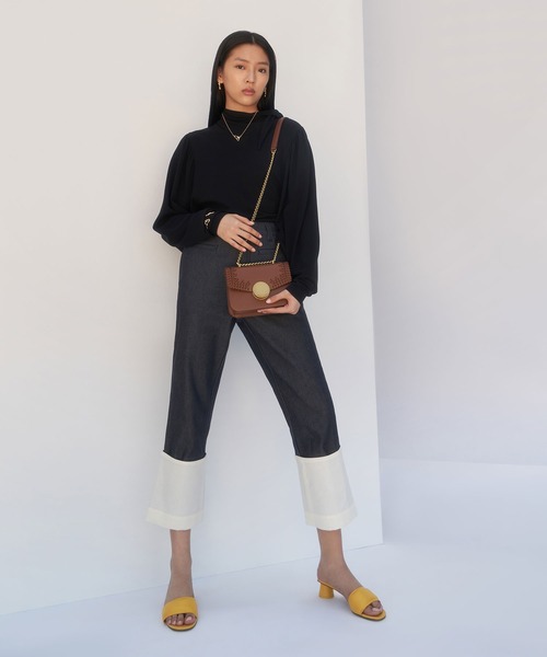 CHARLES & KEITH(チャールズ & キース)の「ウーブンダブルチェーン ハンドルバッグ / Woven Double Chain Handle Bag(ショルダーバッグ・レディース・セージグリーン/ホワイト系その他/チョコ・S)」の15枚目の写真