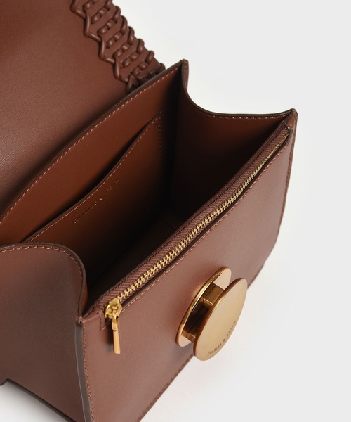CHARLES & KEITH(チャールズ & キース)の「ウーブンダブルチェーン ハンドルバッグ / Woven Double Chain Handle Bag(ショルダーバッグ・レディース・セージグリーン/ホワイト系その他/チョコ・S)」の17枚目の写真