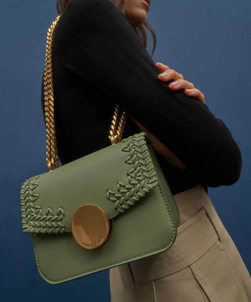 CHARLES & KEITH(チャールズ & キース)の「ウーブンダブルチェーン ハンドルバッグ / Woven Double Chain Handle Bag(ショルダーバッグ・レディース・セージグリーン/ホワイト系その他/チョコ・S)」の18枚目の写真