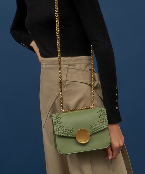 CHARLES & KEITH(チャールズ & キース)の「ウーブンダブルチェーン ハンドルバッグ / Woven Double Chain Handle Bag(ショルダーバッグ・レディース・セージグリーン/ホワイト系その他/チョコ・S)」の20枚目の写真