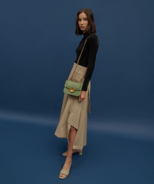 CHARLES & KEITH(チャールズ & キース)の「ウーブンダブルチェーン ハンドルバッグ / Woven Double Chain Handle Bag(ショルダーバッグ・レディース・セージグリーン/ホワイト系その他/チョコ・S)」の22枚目の写真