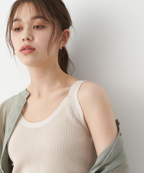 earth music&ecology（アースミュージックアンドエコロジー）の「リブラインニットタンクトップ ＊（タンクトップ・レディース・ブラック/ホワイト系その他2/ベージュ・L/S/M）」の2枚目の写真