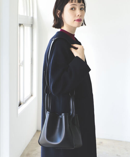 BEAMS LIGHTS(ビームスライツ)の「BEAMS LIGHTS / 2WAY キューブ BAG(ショルダーバッグ・レディース・ブラック/ベージュ・ONE SIZE)」の7枚目の写真