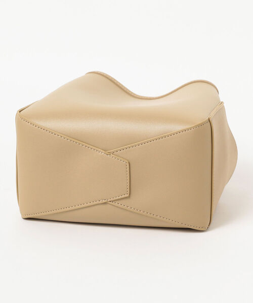 BEAMS LIGHTS(ビームスライツ)の「BEAMS LIGHTS / 2WAY キューブ BAG(ショルダーバッグ・レディース・ブラック/ベージュ・ONE SIZE)」の16枚目の写真