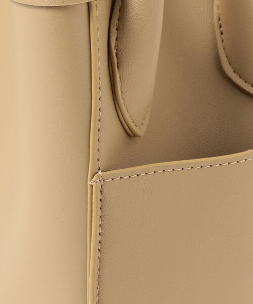 BEAMS LIGHTS(ビームスライツ)の「BEAMS LIGHTS / 2WAY キューブ BAG(ショルダーバッグ・レディース・ブラック/ベージュ・ONE SIZE)」の17枚目の写真