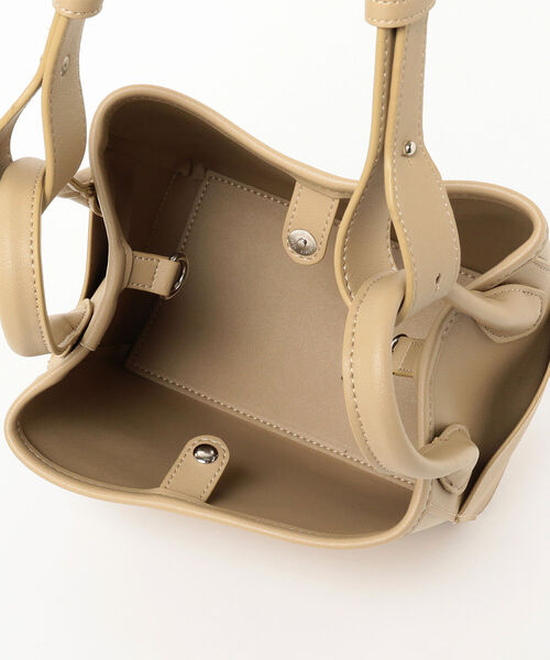 BEAMS LIGHTS(ビームスライツ)の「BEAMS LIGHTS / 2WAY キューブ BAG(ショルダーバッグ・レディース・ブラック/ベージュ・ONE SIZE)」の18枚目の写真