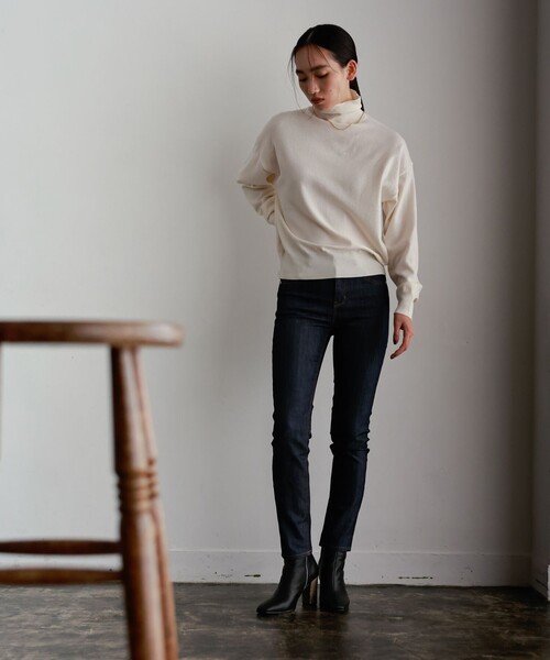 LOVELESS（ラブレス）の「チェーン付き オーバータートルニット（ニット/セーター・レディース・オフホワイト/ブラウン系その他5/ブルー系その他4・36）」の8枚目の写真