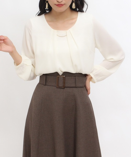 TRUDEA(トルディア)の「金具使いジョーゼットブラウス(シャツ/ブラウス・レディース・ピンクベージュ/ブラック/ライトグレー/モカ/ホワイト/ネイビー・LARGE/MEDIUM/SMALL)」の3枚目の写真