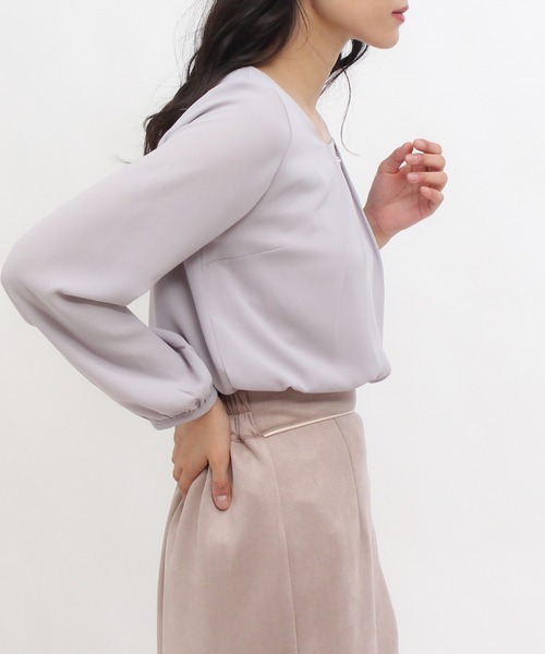 TRUDEA(トルディア)の「金具使いジョーゼットブラウス(シャツ/ブラウス・レディース・ピンクベージュ/ブラック/ライトグレー/モカ/ホワイト/ネイビー・LARGE/MEDIUM/SMALL)」の16枚目の写真