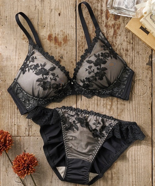 YU'NOW（ユナウ）の「【全10デザインから選べる！】【上下セット/AA-Gカップ】ぷるるん谷間のノンワイヤーブラ＆ショーツ（ブラ&ショーツ・レディース・ホワイト/ブラック/ブルー/アイボリー/ラベンダー/プラム/グレイッシュブルー/カーキ/ブラック系/ネイビー系/ピンク系/イエロー系/ホワイト系その他/ブルー系その他/ミント/パープル系その他/ネイビー/ブラック×グレー/ベビーピンク/グリーン・A65M/A70M/A75M/B65M/B70M/B75M/B75L/C65M/F70M/F75L/C75L/C80L/D70M/D75L/E75L/D80L/E70M/E80L/C70M/C75M/AA65M/AA70M/G80L/G75L/G70M/F80L/E65M/D65M/F70L/F65M/E70L/D70L）」の5枚目の写真