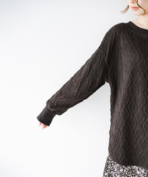 haco!（ハコ）の「ゆるっと着てちゃっかり着映える　ニットみたいなふくれ織りがおしゃれなジャカードトップス（その他トップス・レディース・アイボリー/ブラック・SMALL/MEDIUM/LARGE/X-LARGE）」の5枚目の写真