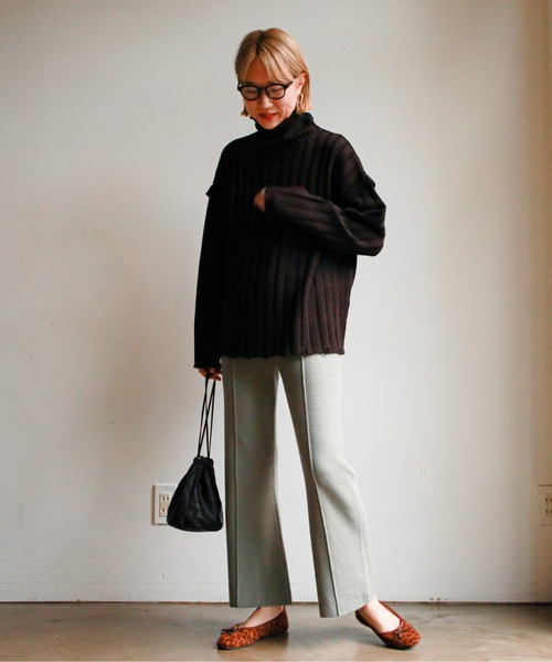 feepur（フェピュール）の「《ウォッシャブル》ダメージリブハイネックニット（ニット/セーター・レディース・ブラック/エンジ/オフホワイト/カーキ/グリーン・MEDIUM）」の7枚目の写真