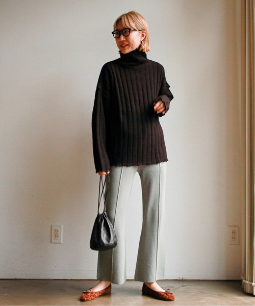 feepur（フェピュール）の「《ウォッシャブル》ダメージリブハイネックニット（ニット/セーター・レディース・ブラック/エンジ/オフホワイト/カーキ/グリーン・MEDIUM）」の6枚目の写真