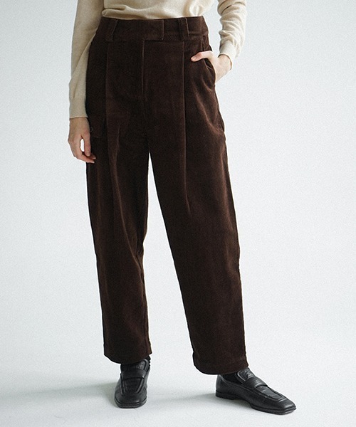 chuclla(チュクラ)の「【LeonoraYang】Corduroy large pocket tapered pants chw21a111(その他パンツ・レディース・カーキ/ダークブラウン・S/M/L)」の2枚目の写真